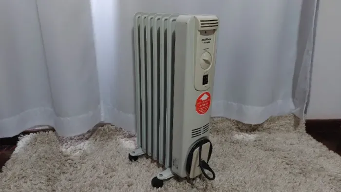 Aquecedor Elétrico a Óleo Britânia Ab 1500-1500w - 127v - ac. cartão