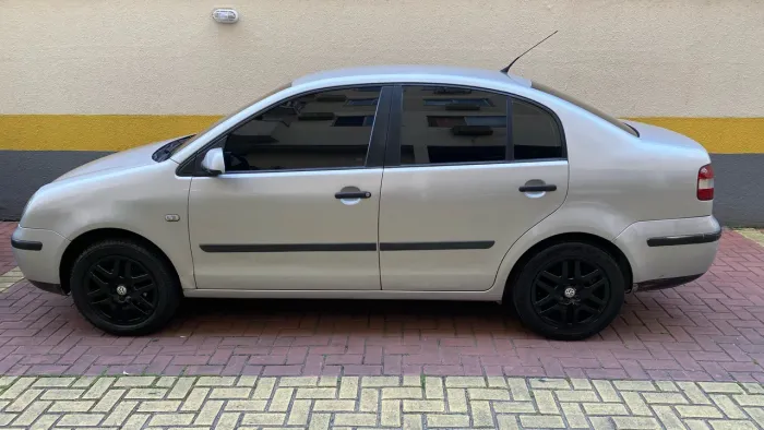 Volkswagen Polo Sedan 1.6 MI 101cv 8V 4P 2004