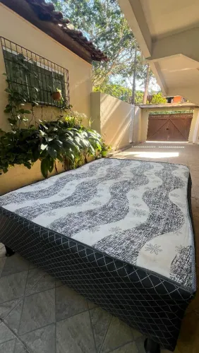 Geladeira e cama Box