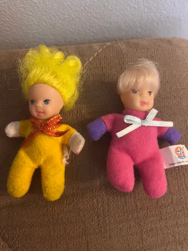 Boneca fofolete e boneca antiga