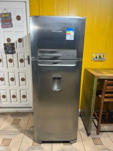 Geladeira Electrolux inox com água na porta (entrego)