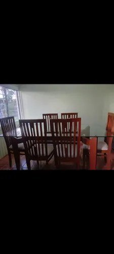 MESA COM SEIS CADEIRAS