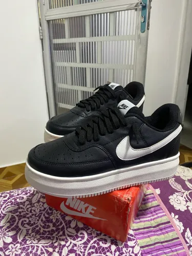 Tênis court vision preto e branco Nike 