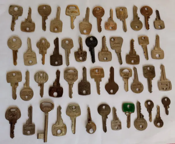 Coleção de chaves usadas para uso por chaveiro ou artesão