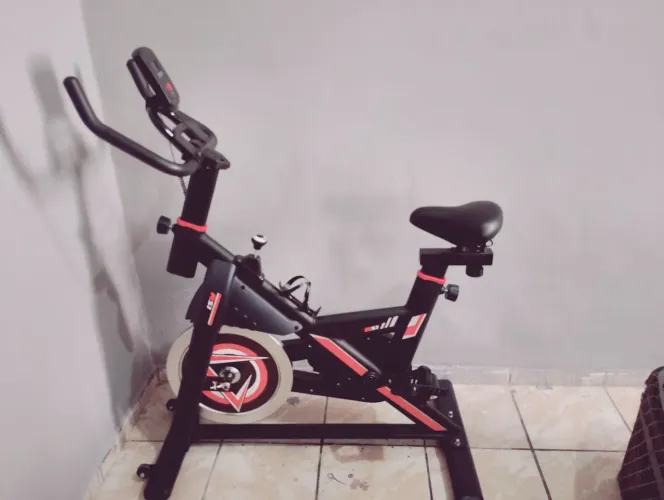 Bicicleta ergométrica nova