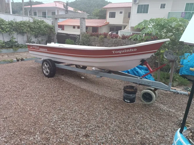 Barco de passeio e pesca para 5 pessoas 