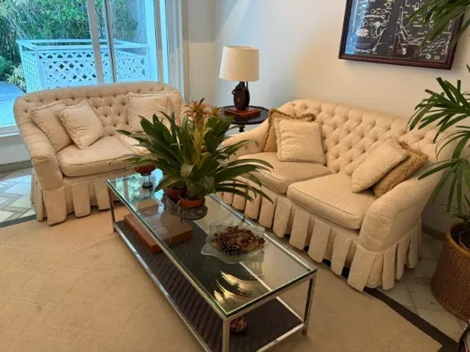 Lindo Sofa de 2 lugares (tenho duas unidades iguais, o preco anunciado eh unitario)