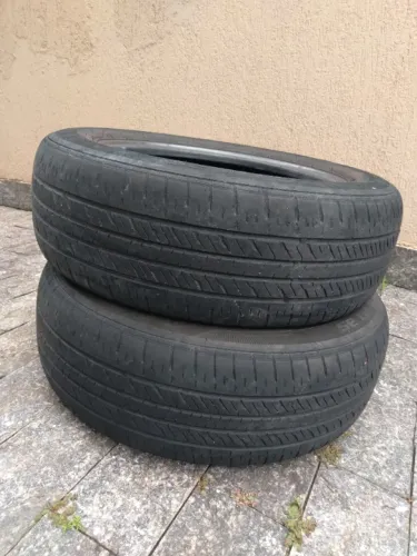 Dois pneus usados 175/65R14, Laufenn