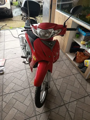 Moto / Zig Dafra 50 / Não precisa de carta / Scooter cor Vermelha.