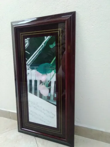 Quadro decorativo gravura de estilo floral com vidro