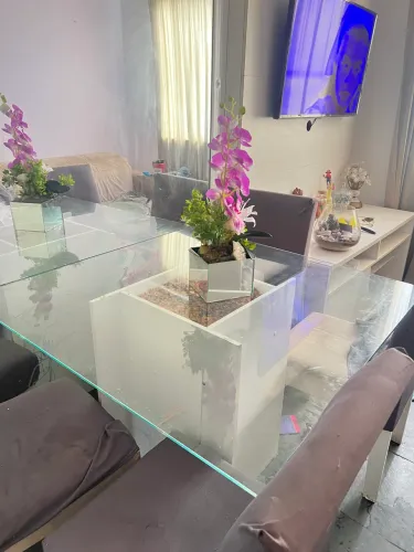 Mesa de jantar com tampo de vidro