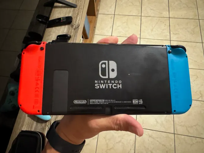 Nintendo Switch V2 + Controles & Jogos