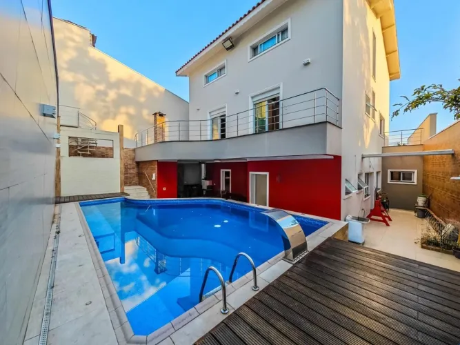 Sobrado à venda com 547m², 4 quartos e 7 vagas