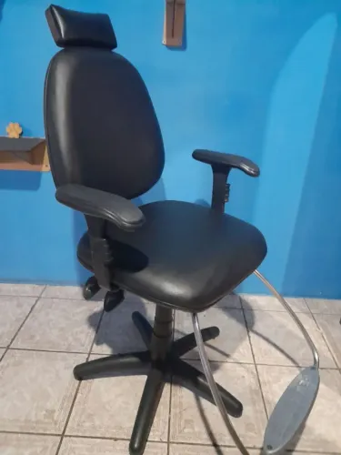 Cadeira para salão de cabeleireiro.