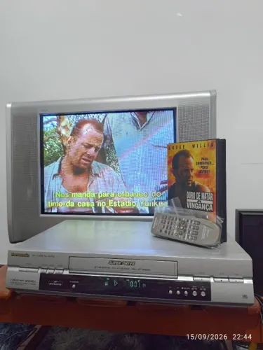 Vídeo Cassete Panasonic NV-FJ635 com controle (Stereo - 7 cabeças - Topo de linha)