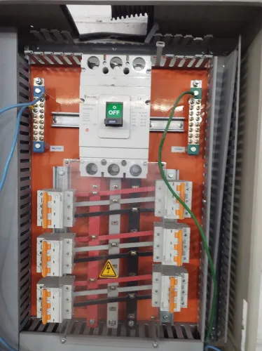 Painel elétrico montado