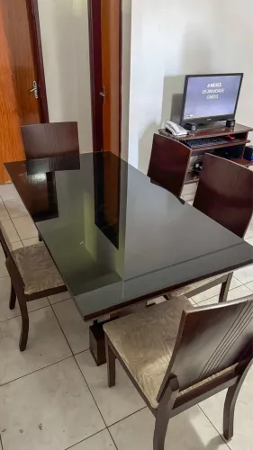 Conjunto Mesa de Jantar Madeira Maciça com Vidro e 6 Cadeiras Estofadas