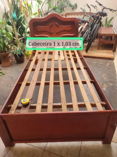 Cama em Mogno Maciço