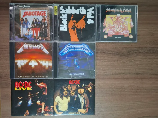 Lote 7 CDs AC/DC, Black Sabbath e Metallica