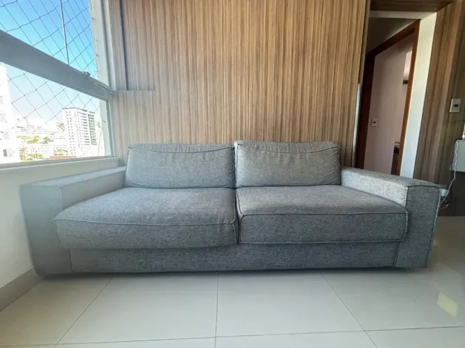 Sofá para 02 lugares marca Líder mais Puff