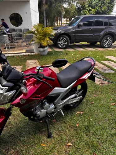Fazer 250 vermelha 