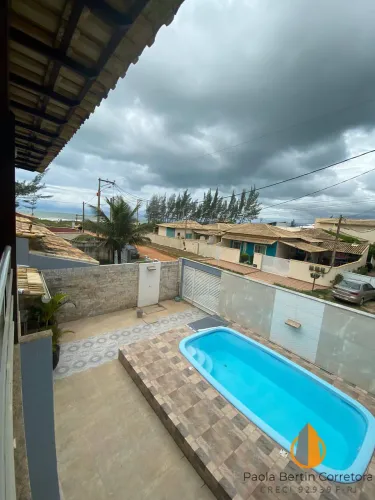 Casa à Venda com 2 quartos, piscina, vaga de garagem em Cabo Frio