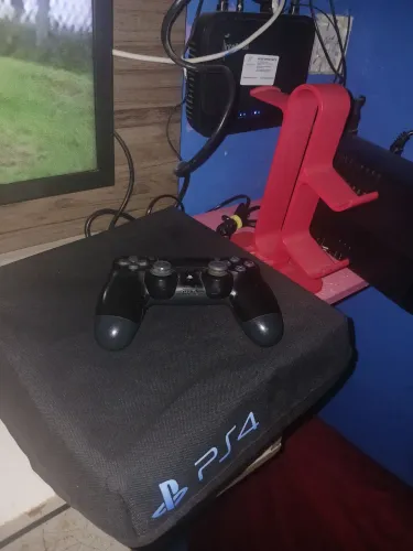 Ps4 slim 1 controle original 500gb .. pra sair logo 1.300 não tem 1 risco top