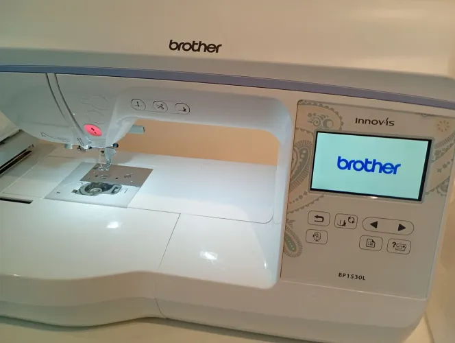 Vendo bordadeira BP1530L Brother semi nova