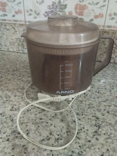 Espremedor de frutas Arno 110v
