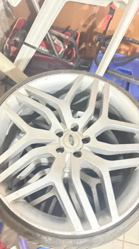 Rodas aro 22 com pneus 