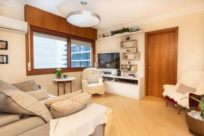 Apartamento com 104 metros 3 quartos 2 vagas no bairro Petrópolis - Porto Alegre - RS