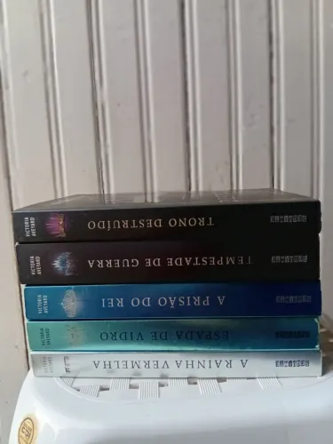 Coleção A Rainha Vermelha de Victoria Aveyard