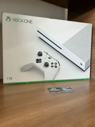 Xbox One S Memória 1TB com Caixa e Nota (Aceito Cartão)