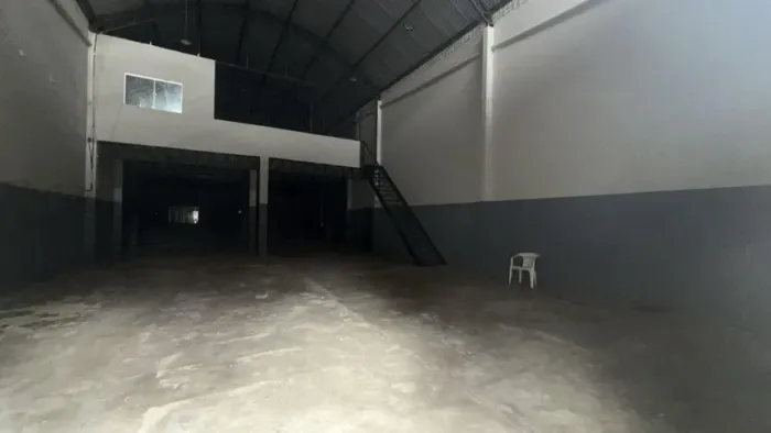 Galpão 400m² próximo Augusto Montenegro com vão livre e fácil acesso