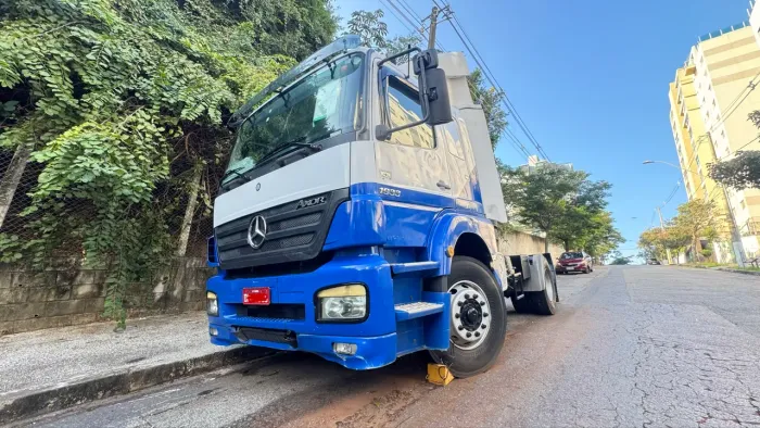 Mercedes Benz Axor 1933, ano 2007 cavalinho  OM926
