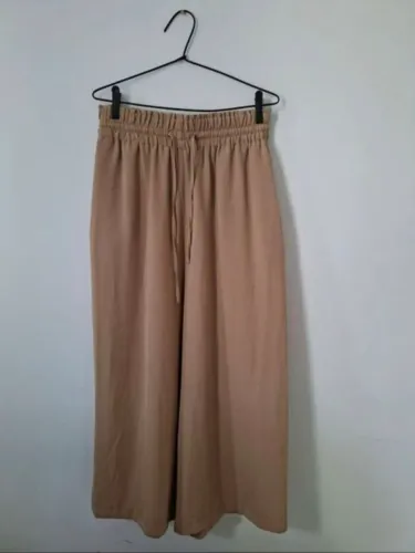 Calça bege pantacourt Stradivarius tamanho M