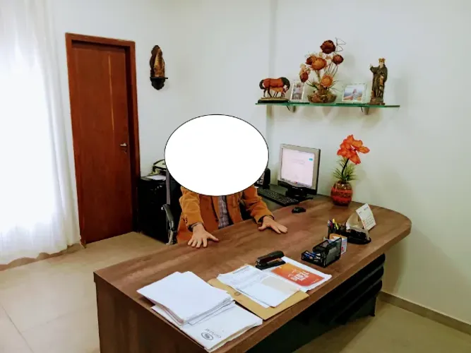 Mesa para escritório grande formato em L