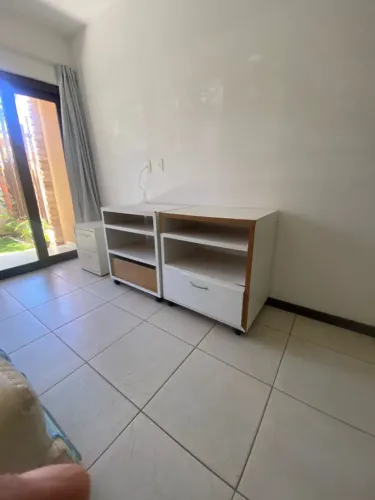 2 móveis de escritório com gaveta e rodinhas