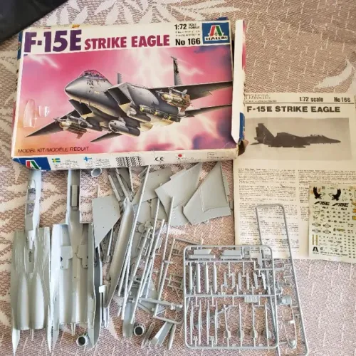 Kit de plastimodelismo Italeri modelo F-15E Strike Eagle escala 1/72