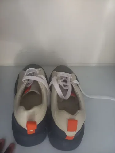 TENIS HUGO BOSS TRATORADO USADO