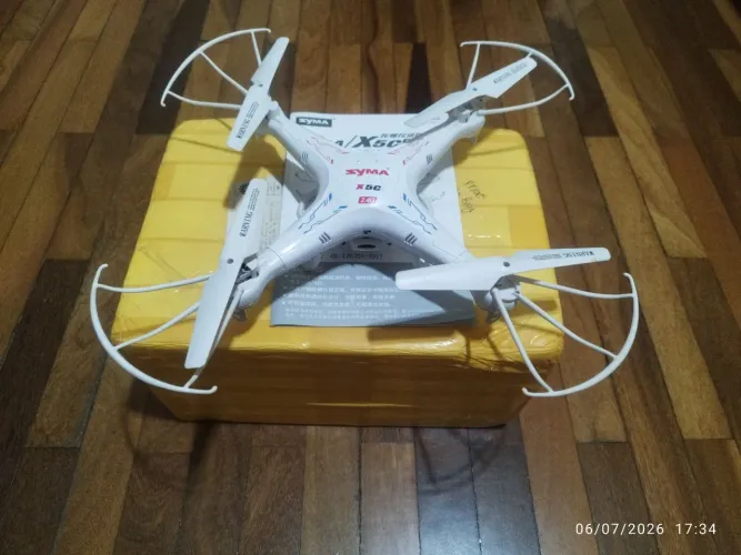 Drone Zyma X5C com câmera