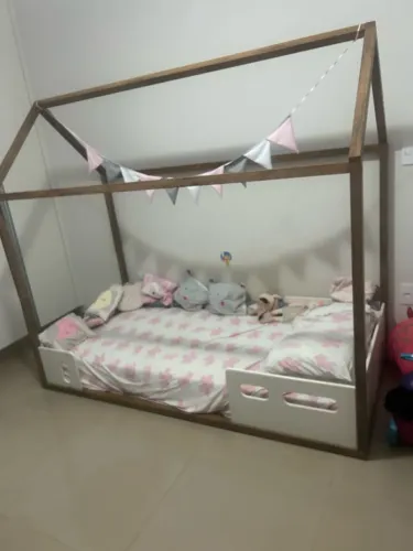 Cama montessoriana de casinha