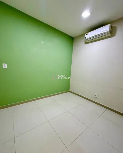 Aluga-se espaço de 65m² na Praia da Costa!