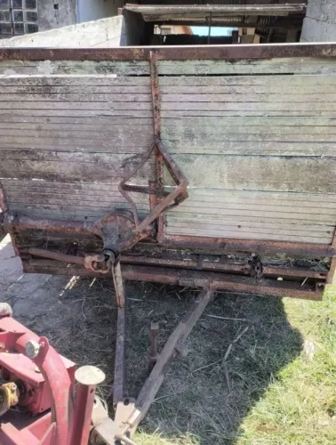 Carreta de silagem de descarregamento por cardan