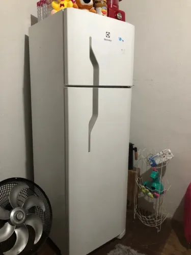 Geladeira Electrolux Cycle Defrost 260L Super Freezer Duplex Branca DC35A