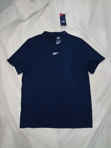 Camisa reebok tamanho G original com etiqueta. 