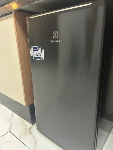 Frigobar Electrolux 90L