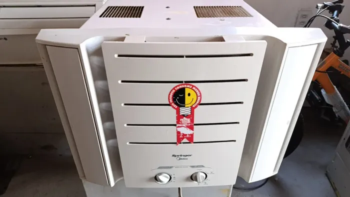 Vendo ar 220 volts/10.000 mil BTUs