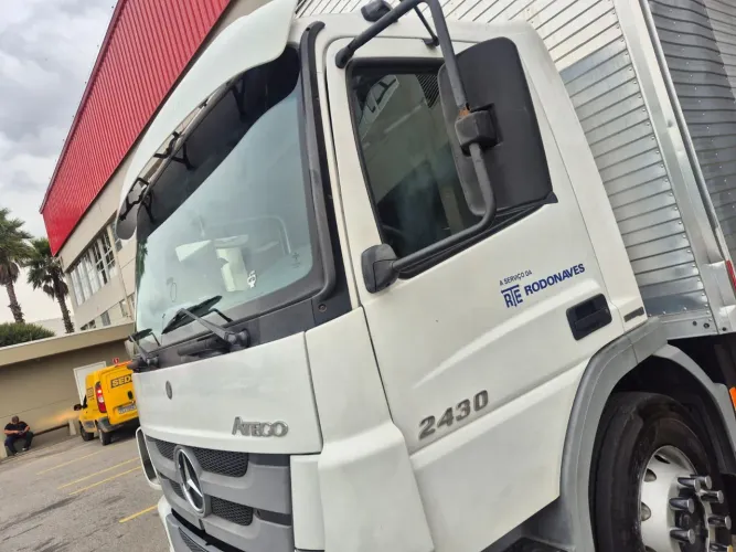 2430 Mercedes Bi-truck