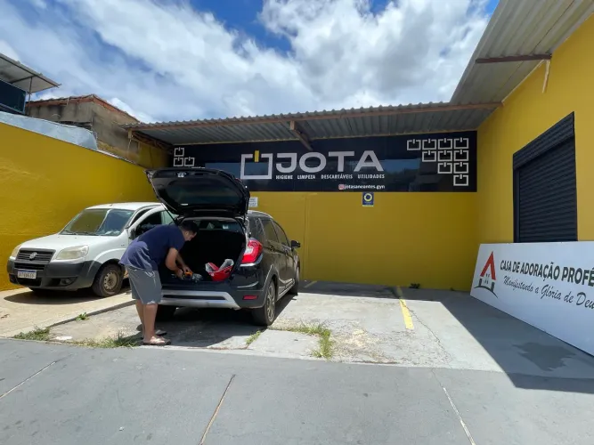 Excelente para loja. Fabuloso para igreja. No alto do Jd Atlântico. Av. Ipanema.